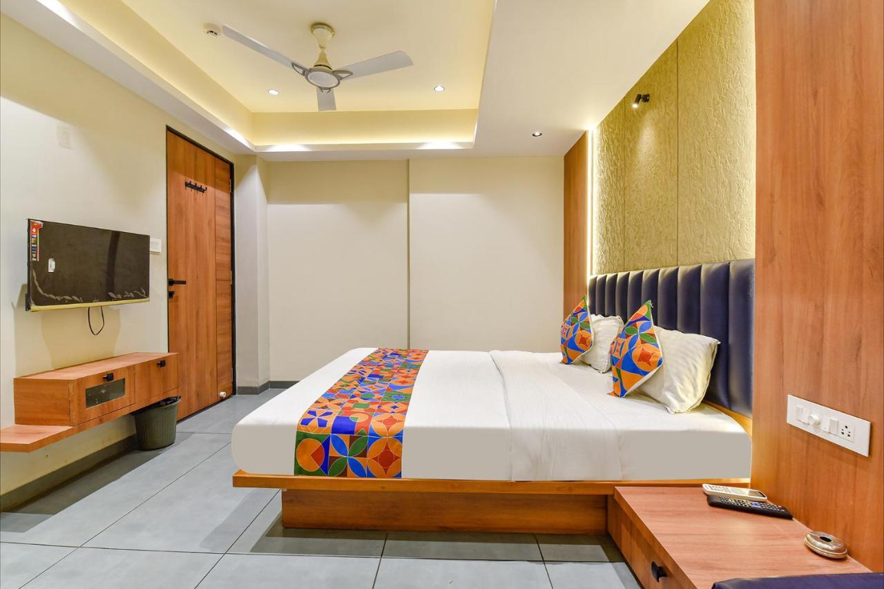 OYO 93041 Hotel Udhna Inn Surat Esterno foto